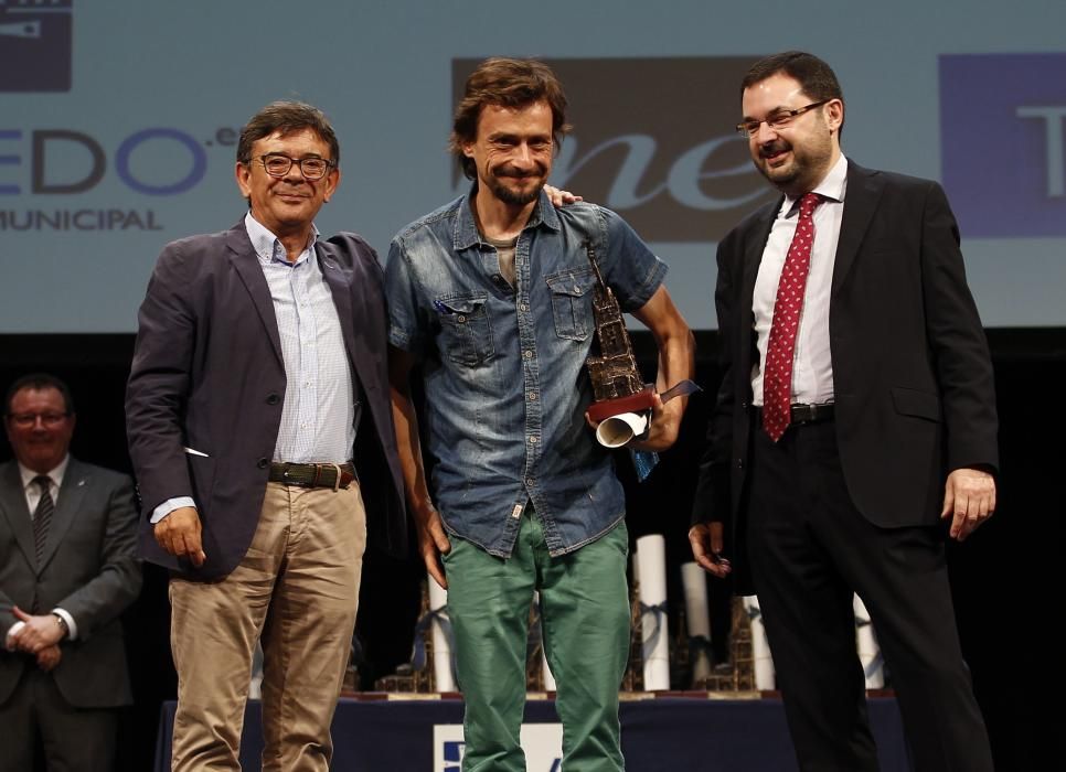 Ceremonia de entrega de los premios del XXIV concurso y muestra del Folclore Ciudad de Oviedo