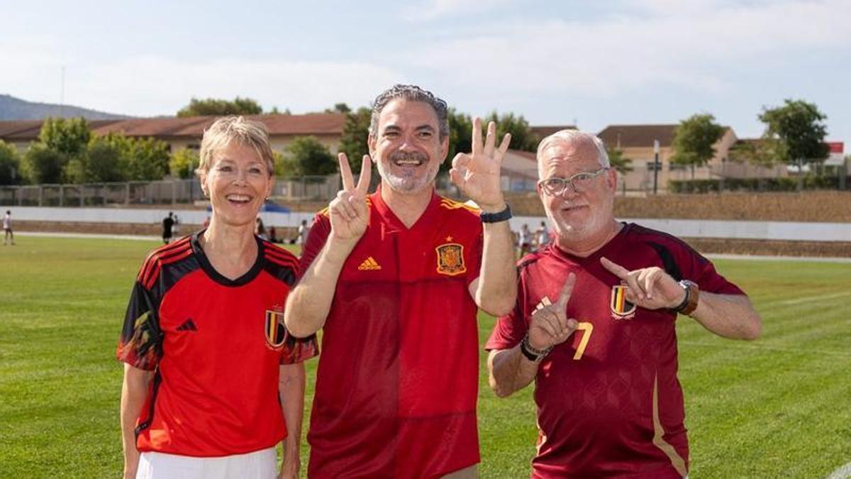 El alcalde Vicente Arques y los concejales belgas Marina Mertens y Patrick de Meirsman hacen sus pronósticos.