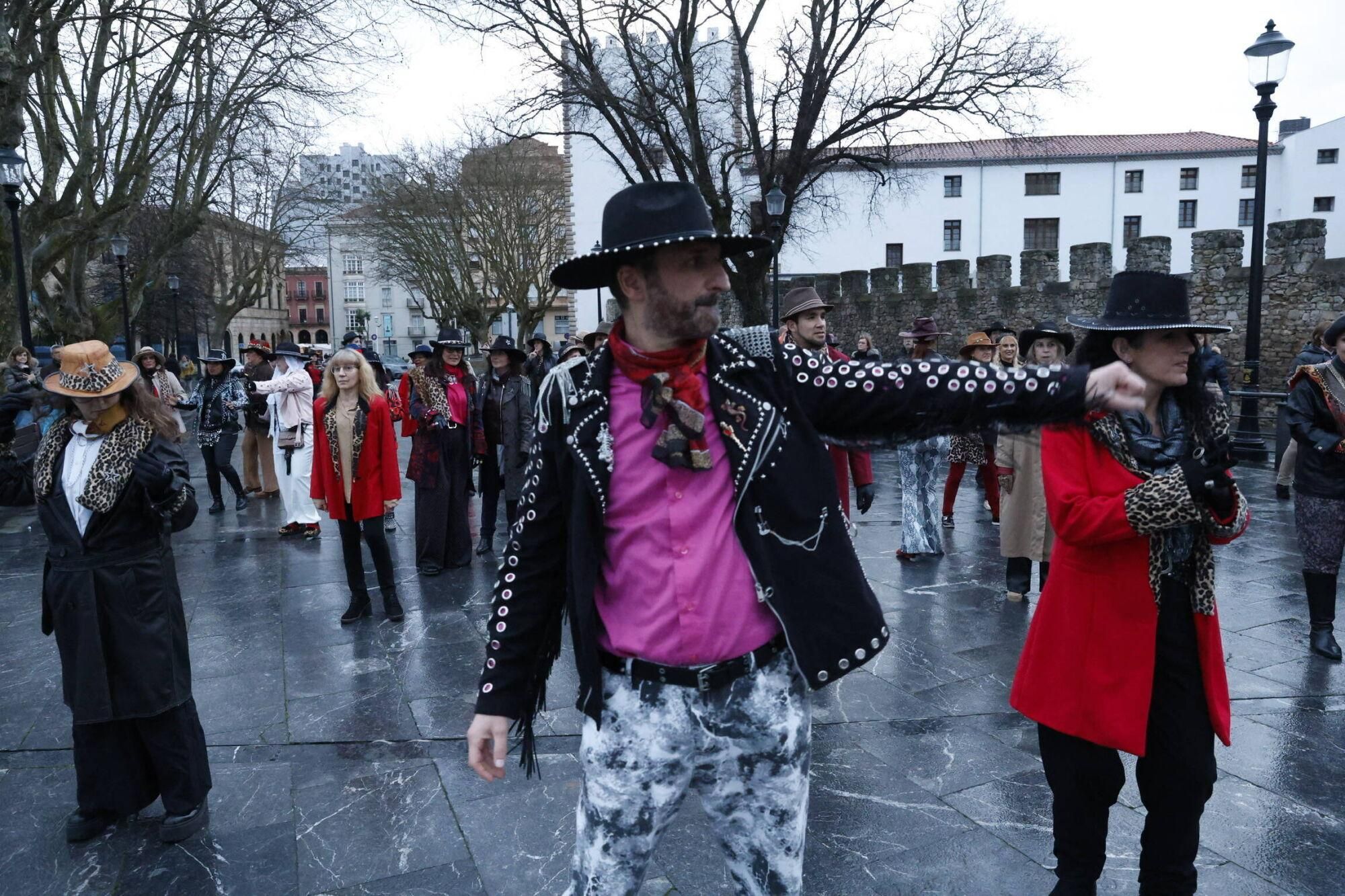 EN IMÁGENES: Flashmob en honor a Tino Casal en Gijón