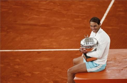 Nadal, con el trofeo de Roland Garros.