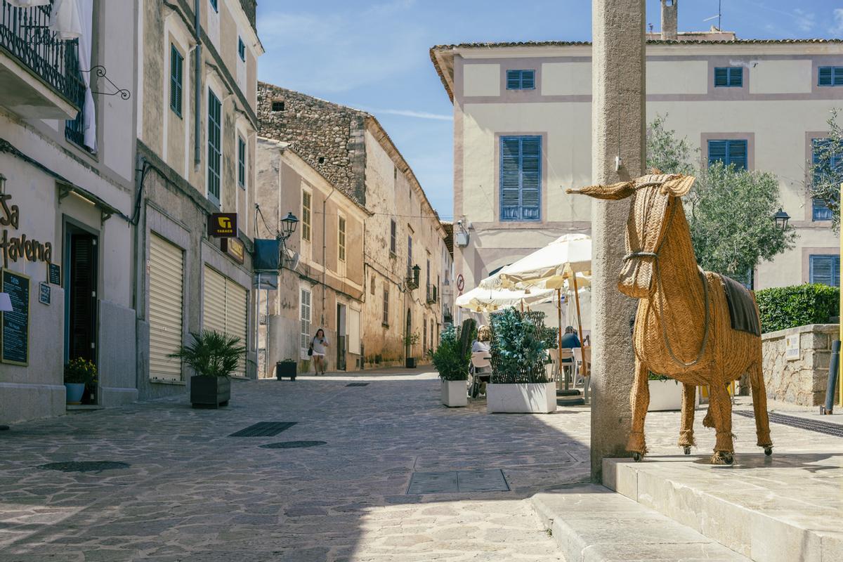 Vista de las calles de la histórica ciudad de Arta en Mallorca