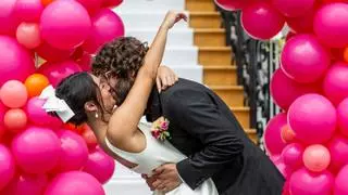Así serán las bodas en 2025: celebraciones infinitas, al estilo feria, decoración en verde y novedosas lunas de miel