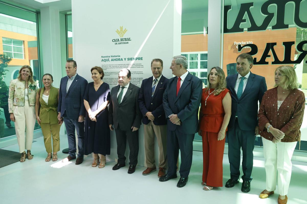 La inauguración institucional del pabellón de Caja Rural de Asturias en la Feria de Muestras, en imágenes