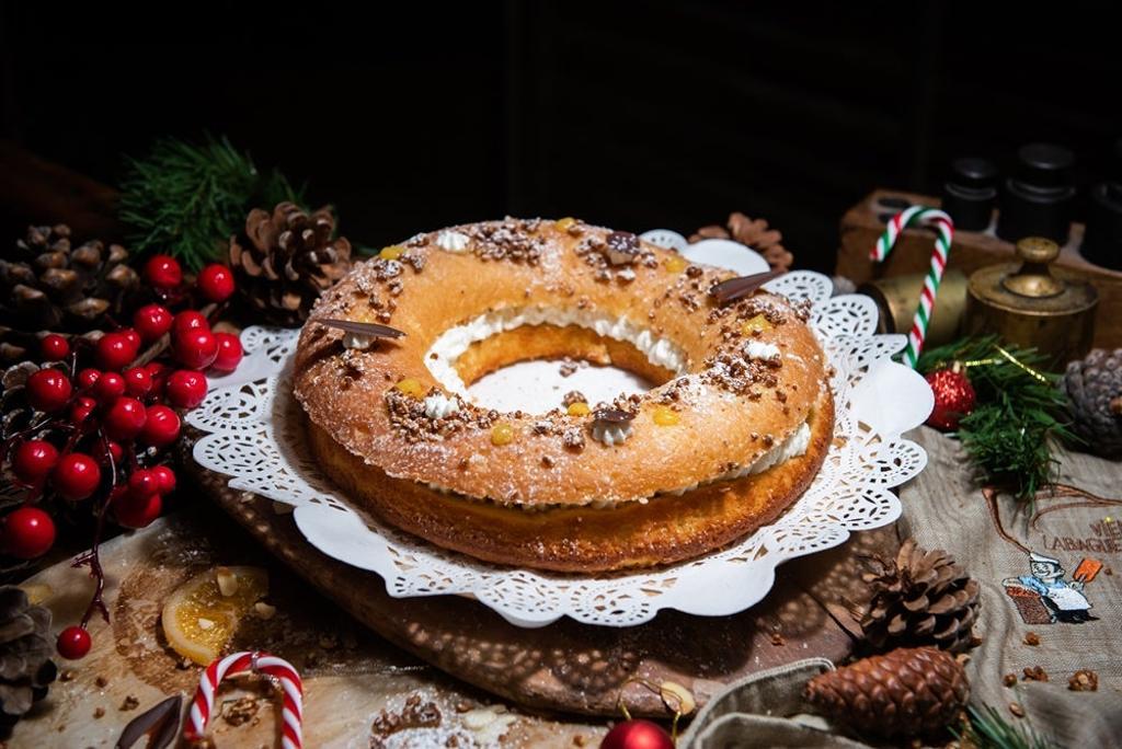 El de Macarena tiene un formato único, es una edición limitada, y su precio es de 42 €. Se envían a domicilio sin coste adicional en Madrid capital. Otra opción, si nos queda cerca, es pasar a recogerlo por el obrador (Antoñita Jiménez, 58). 