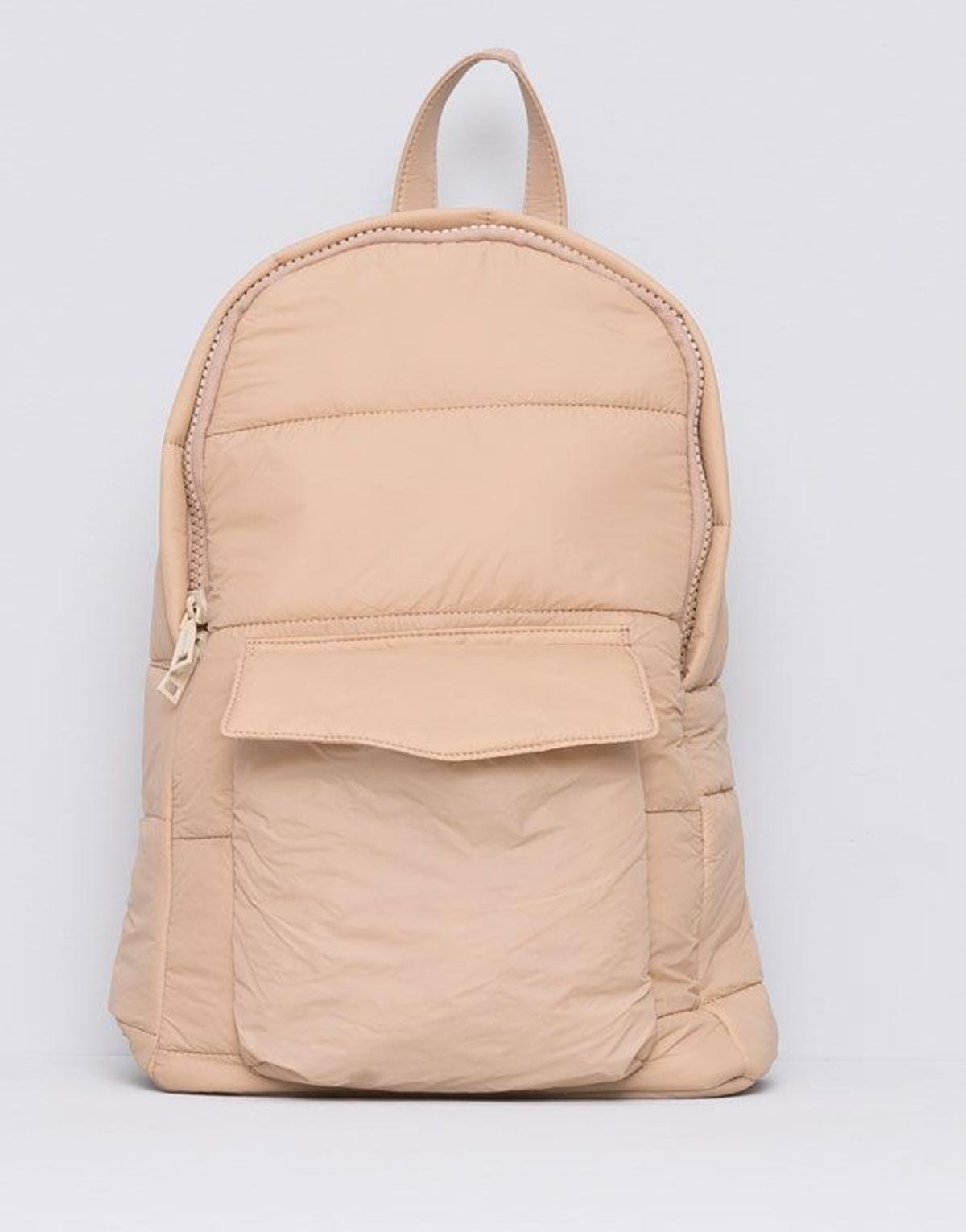 Rebajas Pull &amp; Bear 2016, mochila acolchada (15,99€)