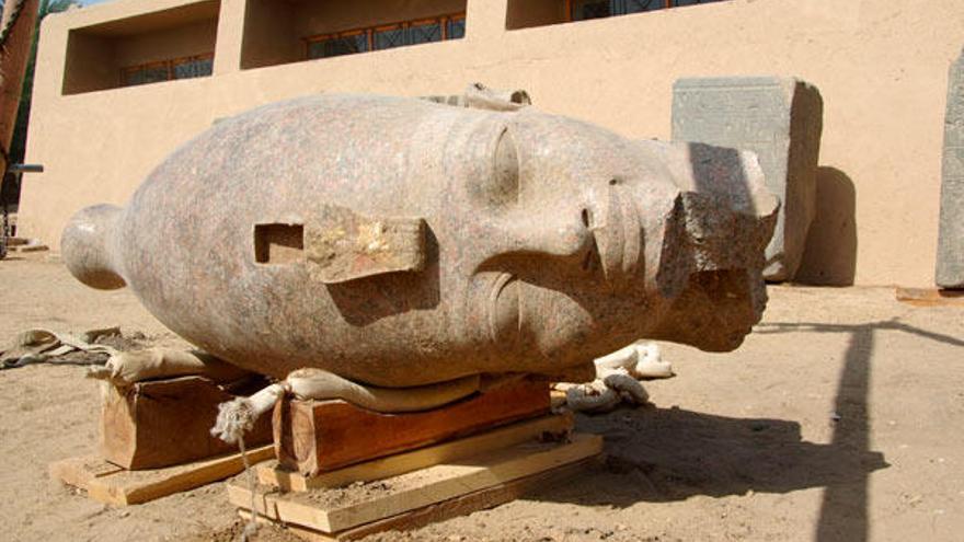 Imagen de la pieza hallada en Luxor que representa al faraón  Amenhotep III