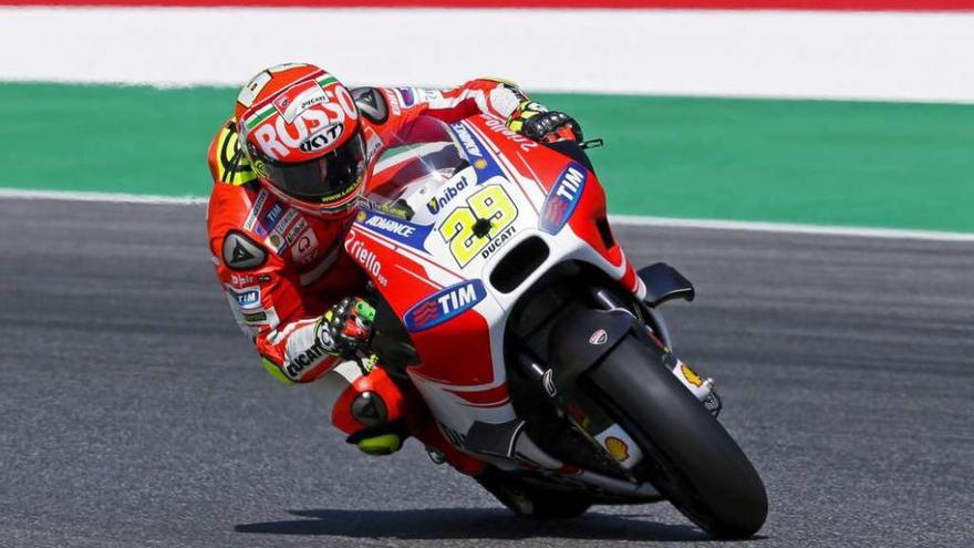 Andrea Iannone, durante la sesión de entrenamientos de ayer en Mugello.