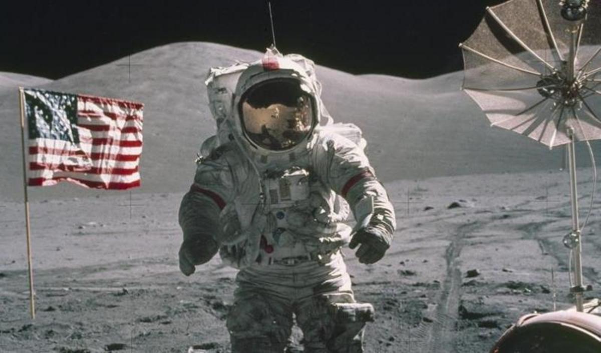 La Tierra, a vista de Apolo, image size:1200x705