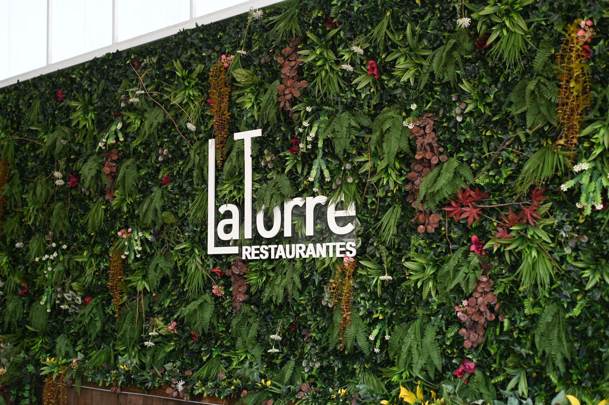 En imágenes | La Torre, el restaurante que triunfa en Malpica con 700 menús diarios y su famoso chuletón: "Viene gente de toda Zaragoza"