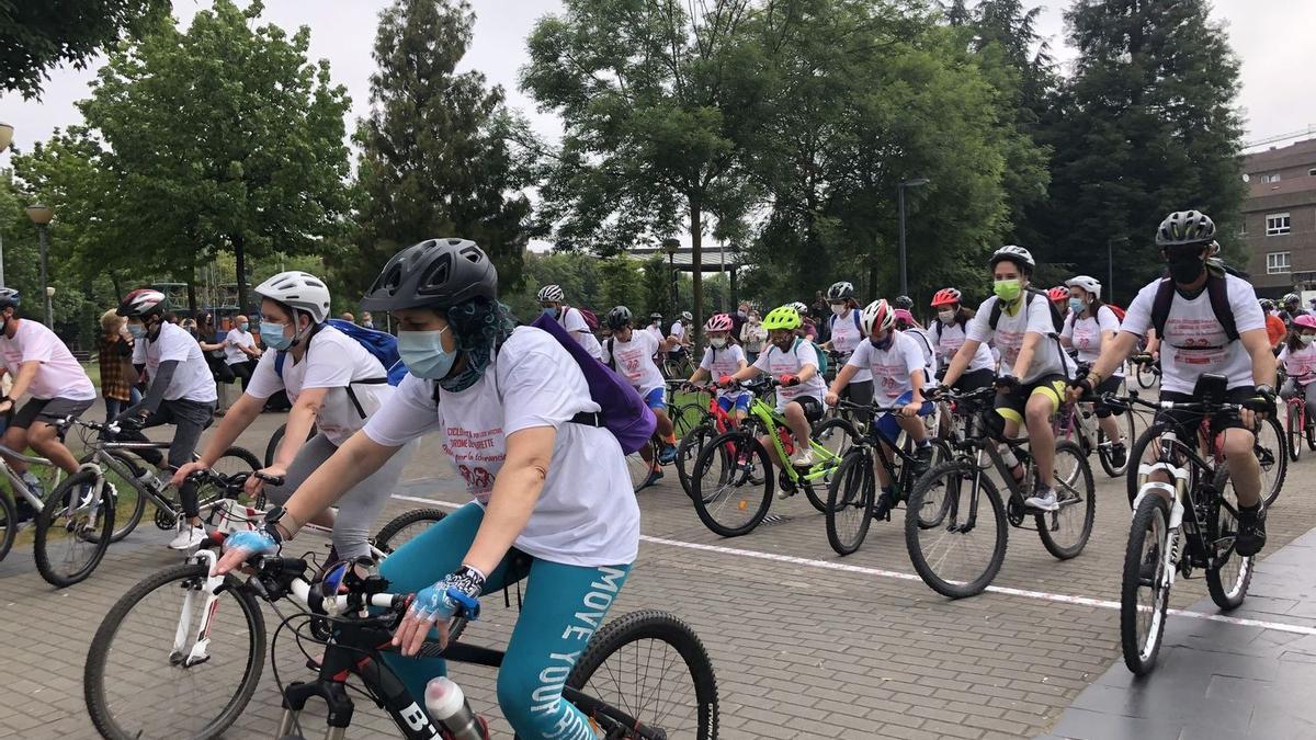 Carrera cicloturista celebrada el pasado junio en  Lugones, con motivo de una actividad solidaria para visibilizar el Síndrome de Tourette.