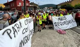 Os veciños de Fisterra demandan solucións á inseguridade viaria na recta da Anchoa