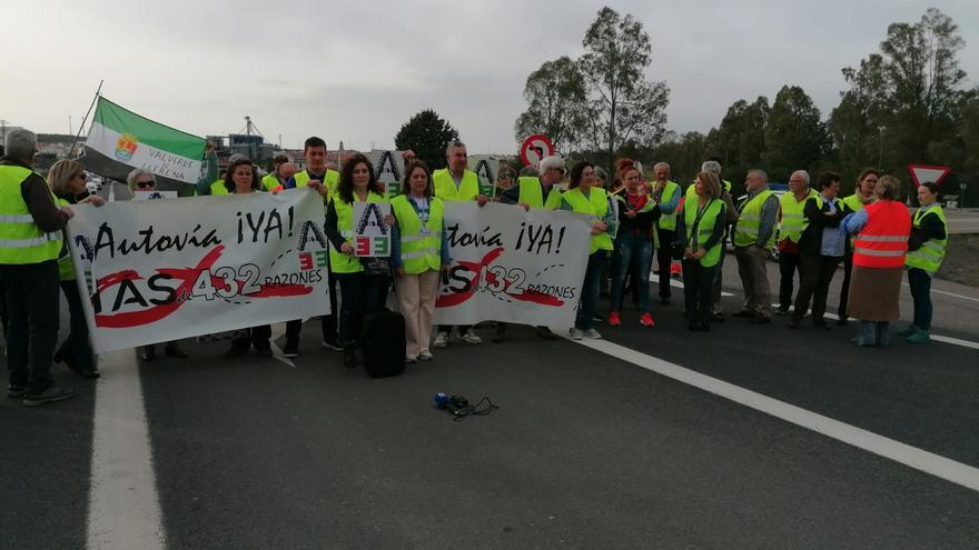 El día de la A-81: «El proyecto duerme en un cajón, ni un fallecido más»