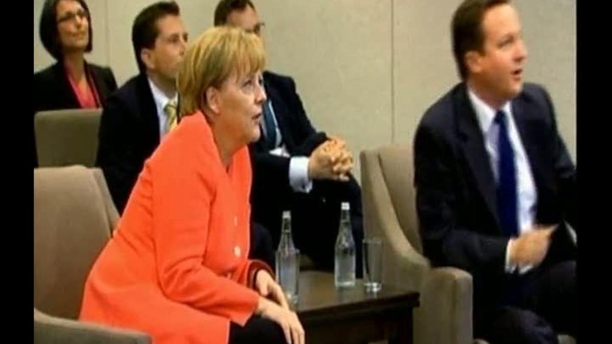 Merkel, Cameron y fútbol