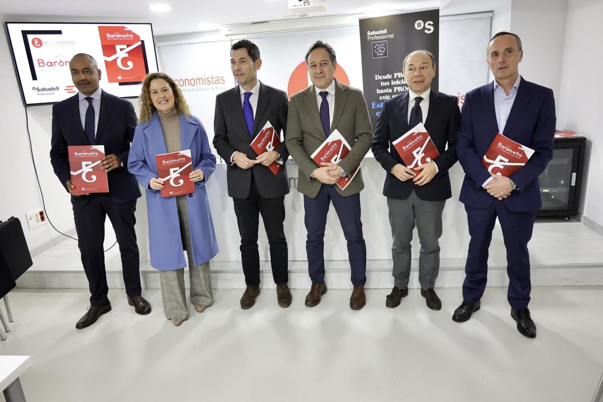 El Colegio Oficial de Economistas de la Región presentó este martes el 38º Barómetro.