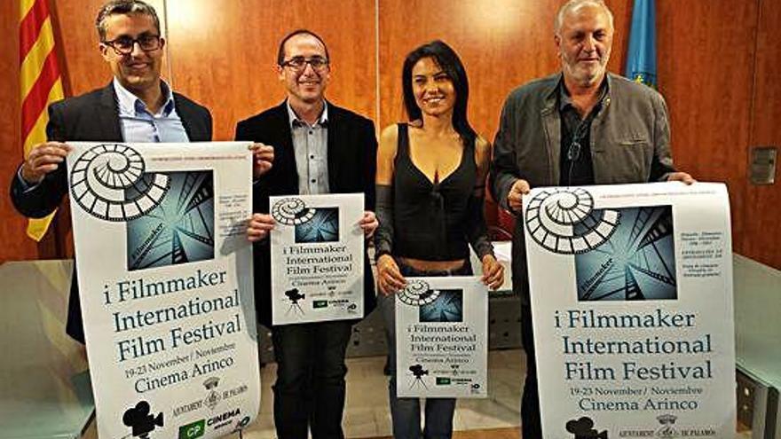 Representants de totes les parts implicades en la presentació del festival de cinema.