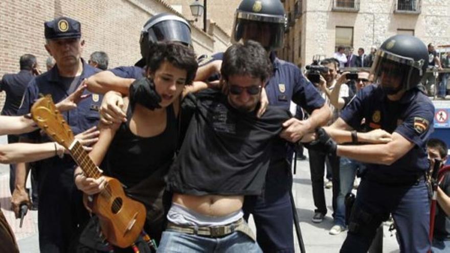 Los 'indignados' protestan en el Ayuntamiento de Madrid