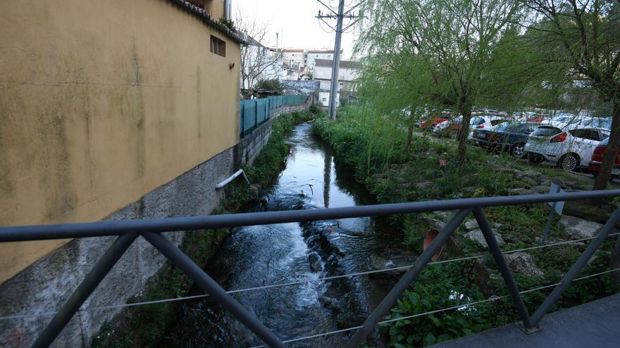 La Xunta elimina un vertido en el río Lameira en Sequelo, Marín