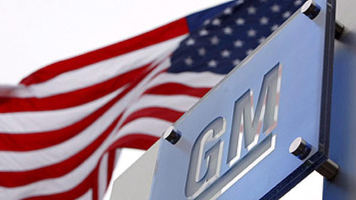 Logo de General Motors en la sede de la compañía en Detroit, Michigan (Estados Unidos)