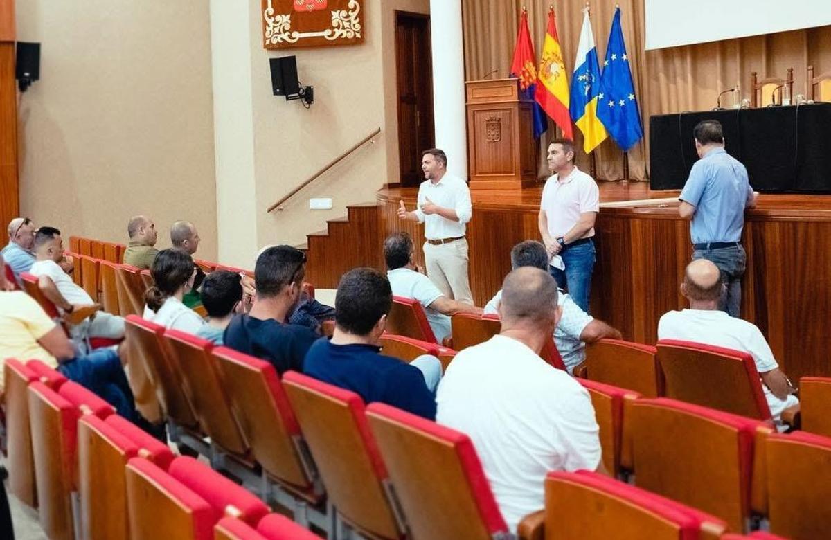 Jacobo Medina y Oswaldo Betancort, en el Cabildo de Lanzarote.