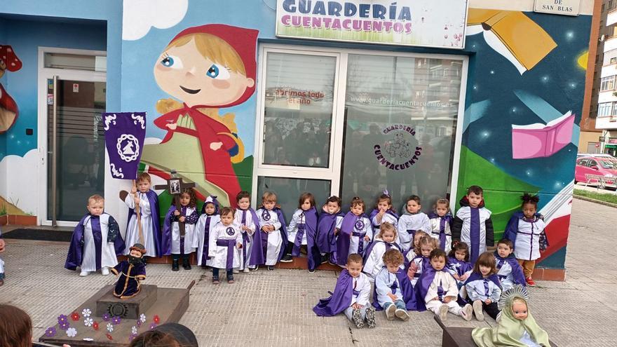 GALERÍA | La procesión del Vía Crucis que nunca habías visto: en tamaño &quot;mini&quot;