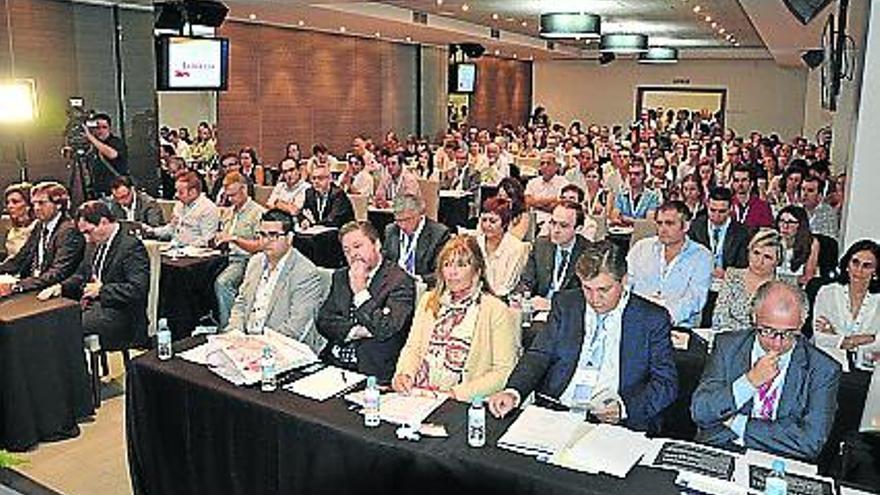 Torrevieja reúne a 175 administradores de fincas