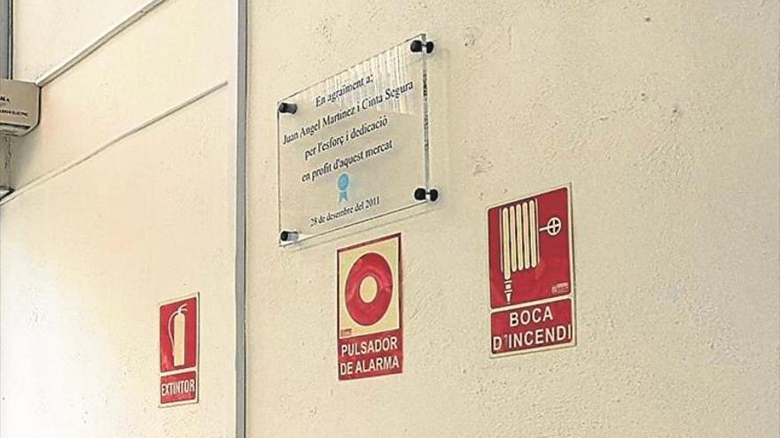 Retiran la placa del exalcalde Romeu  de edificios públicos