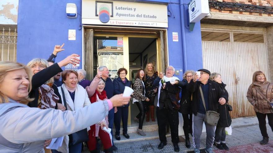 Lotería Navidad 2017: El tercer premio deja en Catral una lluvia de 27,5 millones de euros