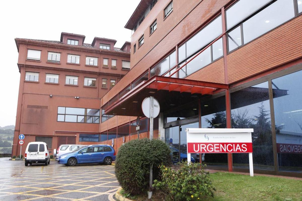 Arrestan a dos jóvenes por un robo con fuerza en el Hospital de Jove