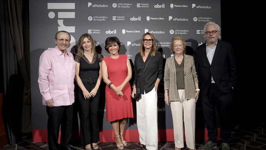 Libros bajo la luna de 'abril': la fiesta que alargó la Feria más allá del Retiro para celebrar el pulso del mundo editorial