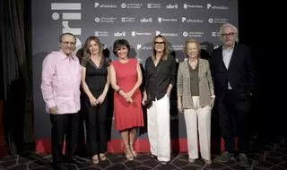 Libros bajo la luna de 'abril': la fiesta que alargó la Feria más allá del Retiro para celebrar el pulso del mundo editorial