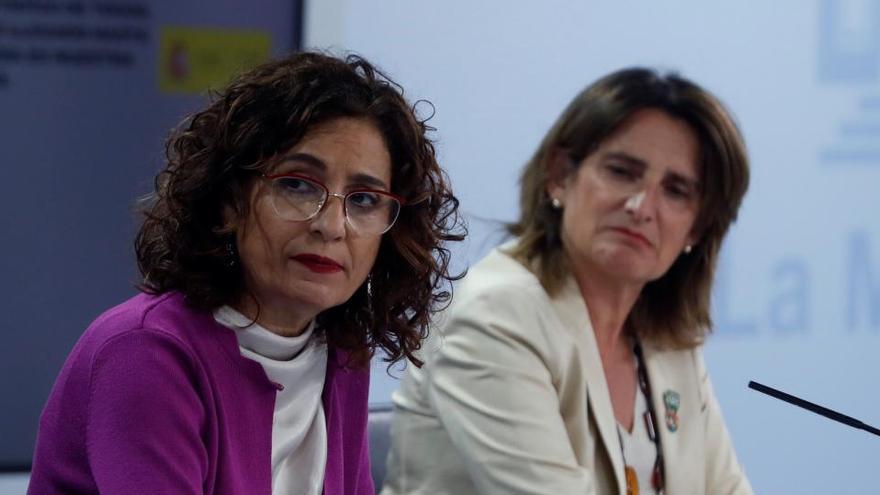 Las ministras María Jesús Montero y Teresa Ribera.