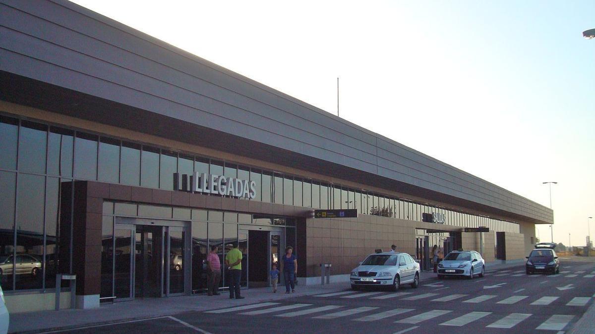 Edificio del aeropuerto pacense, en una imagen de archivo.