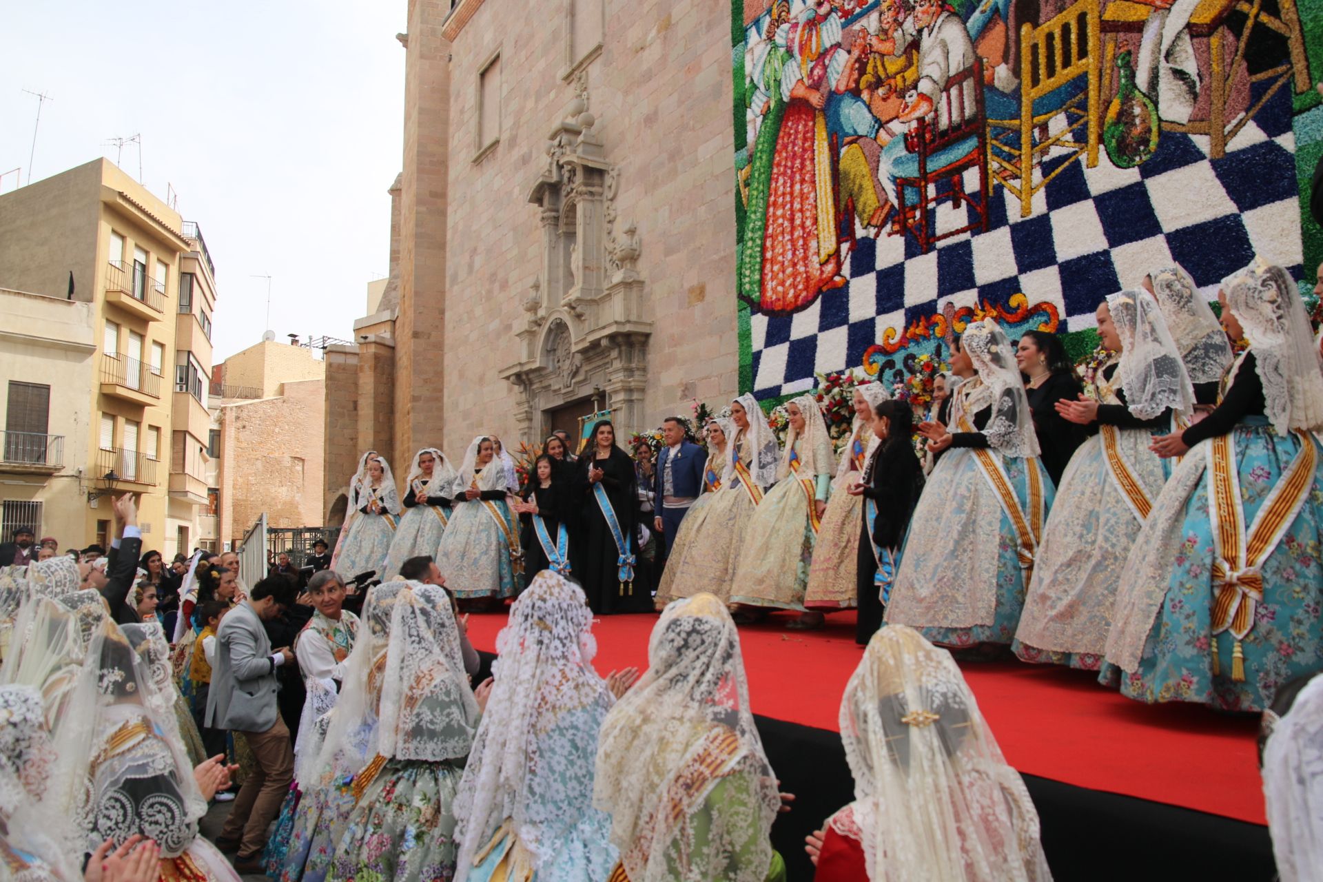 Fotos de la ofrenda a la patrona en las Fallas de Burriana 2024