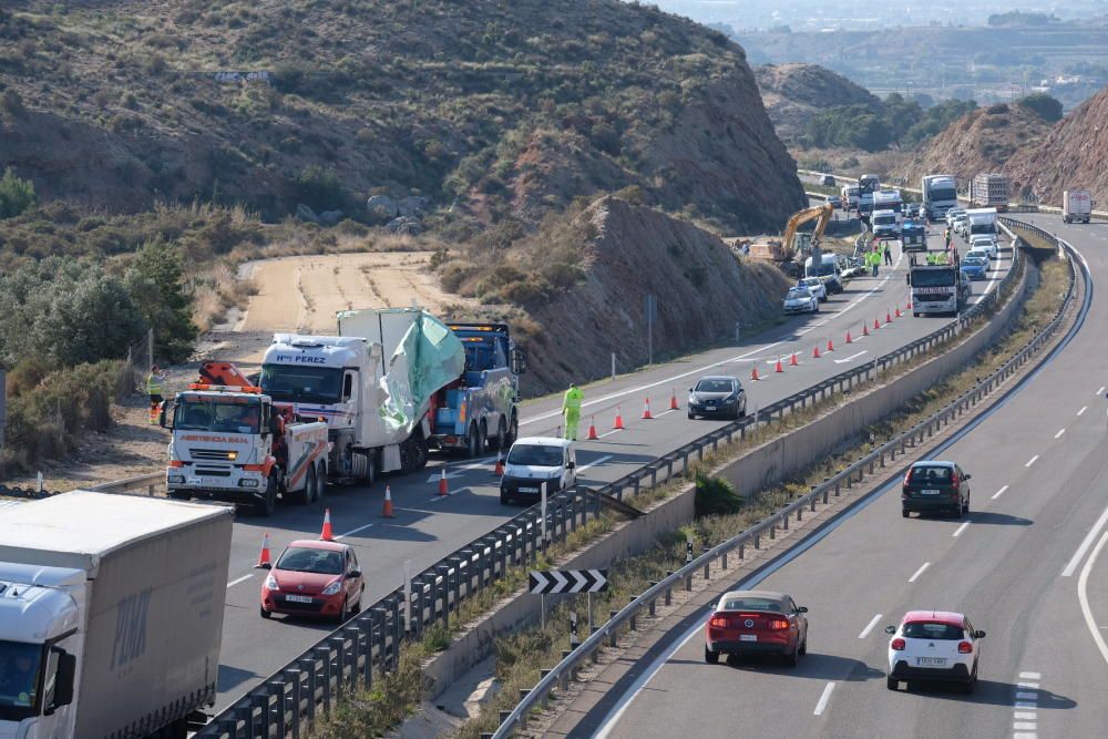 Un accidente en la A-31 colapsa la autovía en dirección Alicante-Madrid