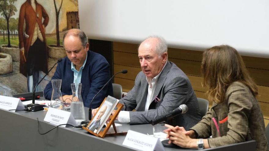 Rodrigo Rato, en la presentación de su libro en Gijón: &quot;Habría que meditar sobre la impunidad de las instituciones&quot;