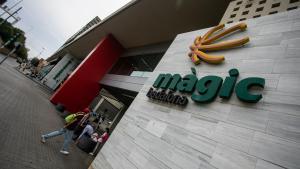 Entrada del Centre Comercial Màgic Badalona