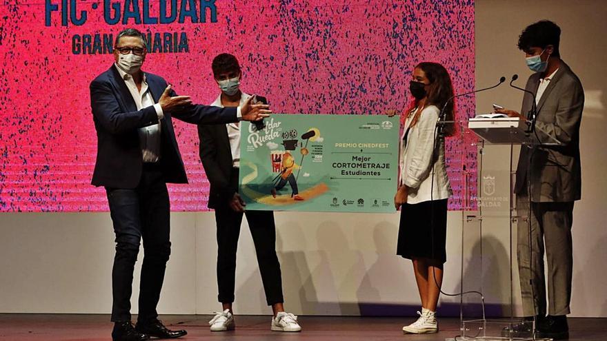 Carlos Bardem recibe la Guayarmina de Honor en el Festival de Cine de Gáldar