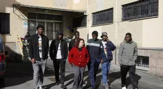 Un informe municipal evita el cierre del centro de migrantes de Sotrondio