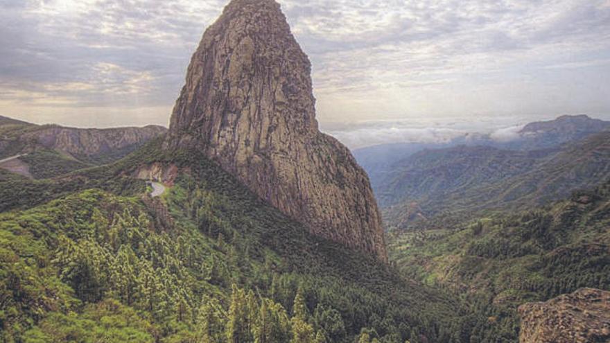 El Roque de Agando, en el Parque Nacional de Garajonay, en La Gomera.
