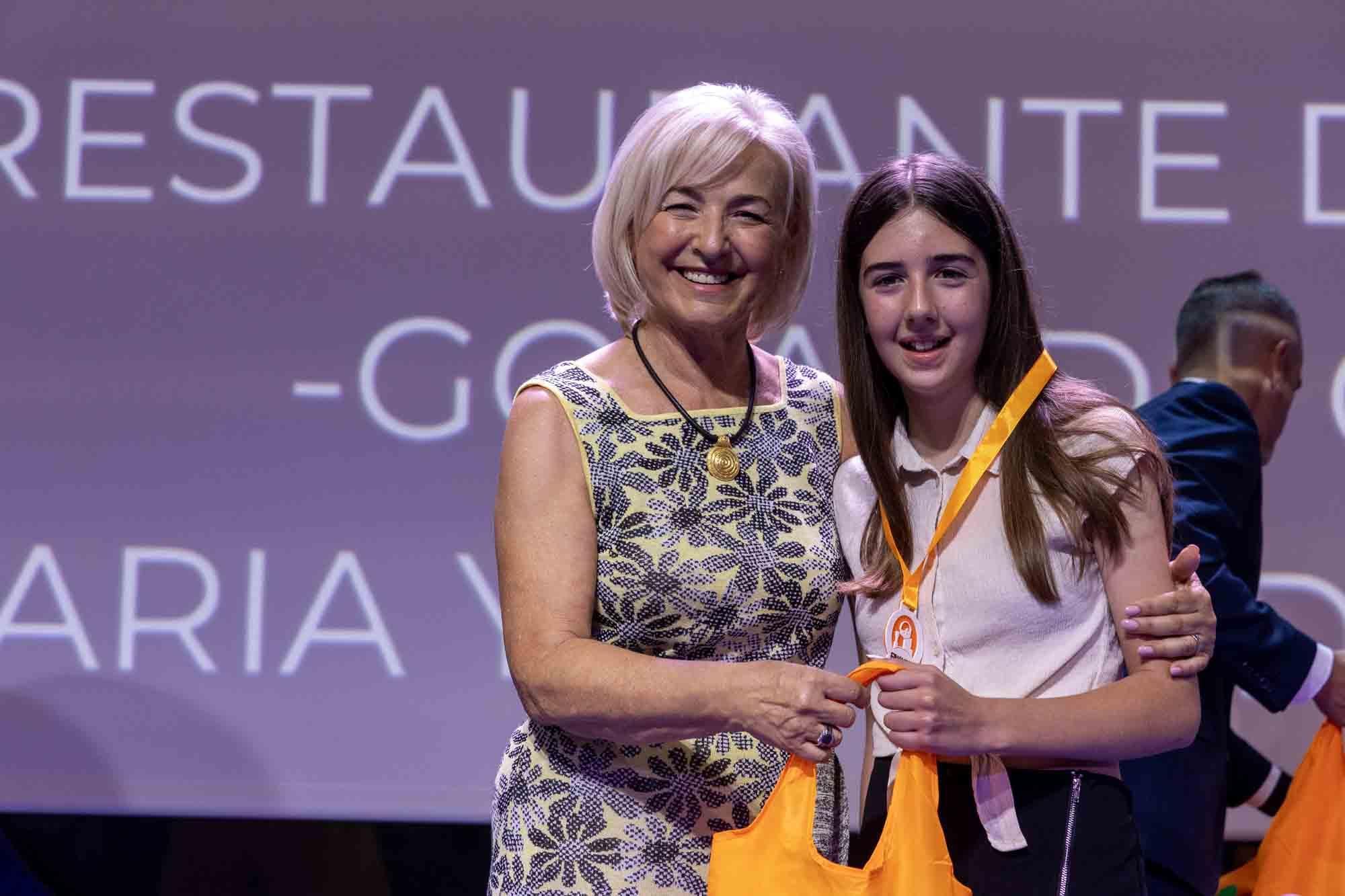 Entrega de premios del concurso infantil de relatos cortos "Cuéntame un cuento para comer" en el Club INFORMACIÓN organizado por COES