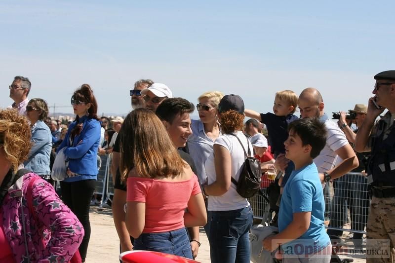 Exhibición de paracaidismo en la Base Aérea de Alcantarilla