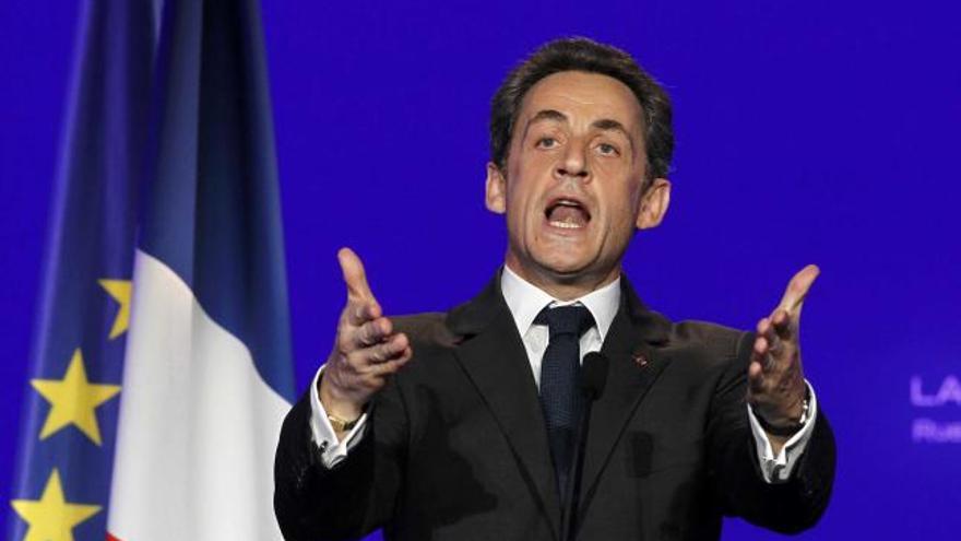 Sarkozy, ayer, durante su intervención en un mitin en Rueil-Malmaison.