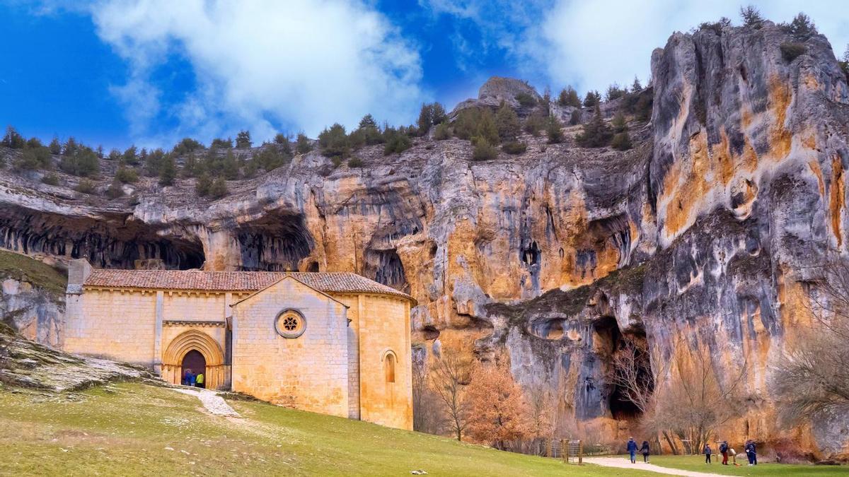 Esta ruta de senderismo te lleva hasta una ermita templaria.