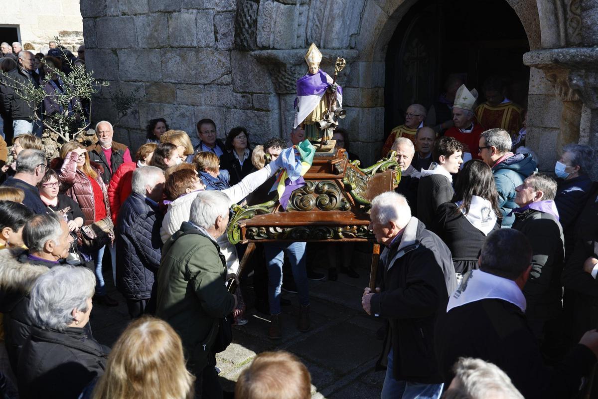 Gaitas, furanchos y furor religioso: San Blas triunfa en Bembrive