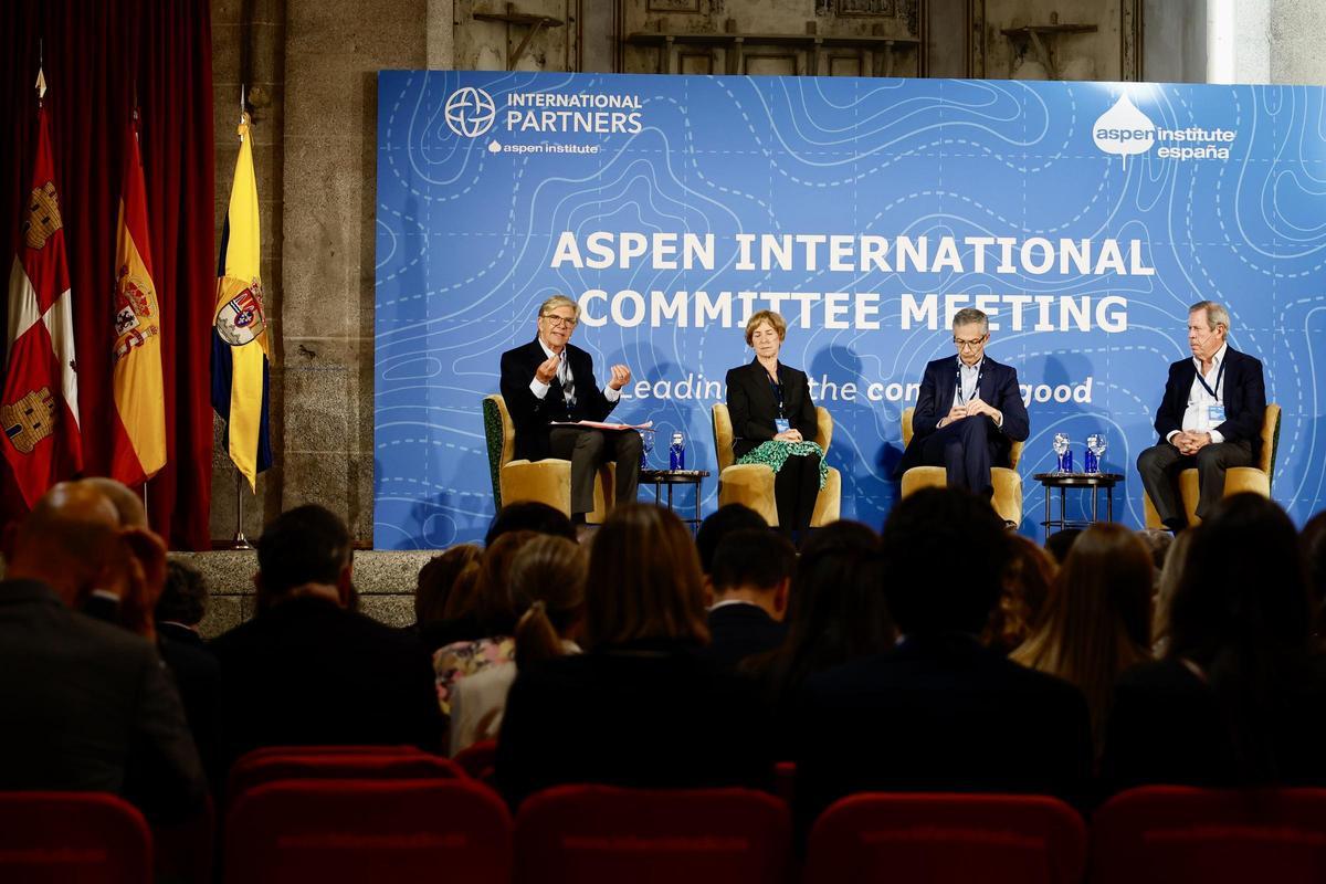 El panel de ponentes de la charla-coloquio.