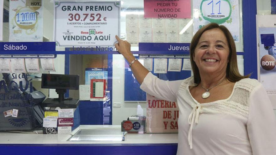 En la imagen, Belén Ponce Ramírez de Aguilera, vendedora de la administración de loterías.
