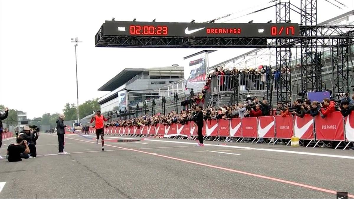 El atleta keniano Eliud Kipchoge, en Monza, este sábado.