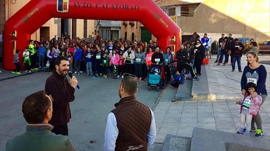 300 personas marchan para dar apoyo a la lucha contra el cáncer