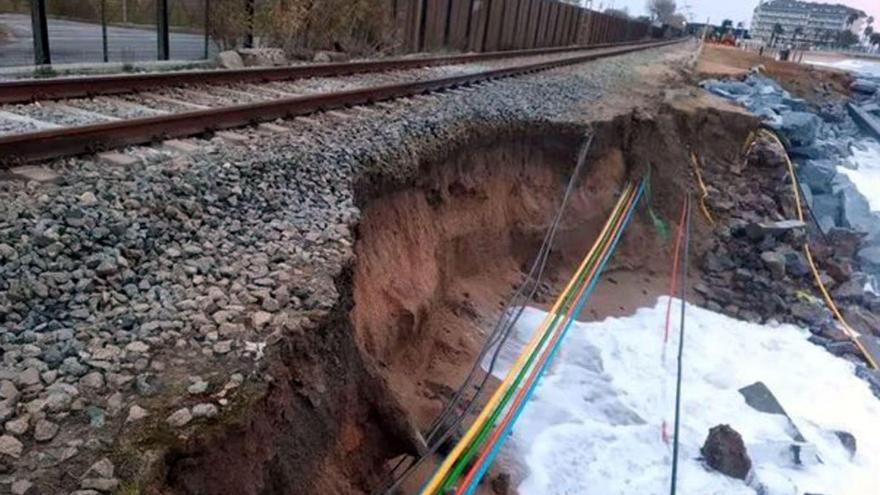 El tram de la via de l’R1 de Rodalies afectat per l’onatge entre Pineda i Malgrat de Mar | AJUNTAMENT DE BLANES