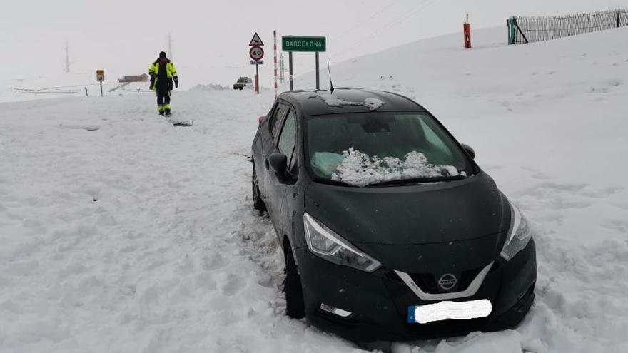 El vehicle atrapat a la Neu.